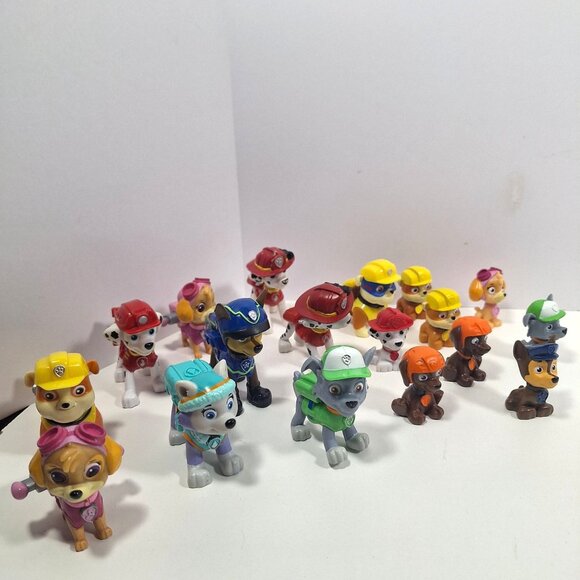 Paw Patrol Action Figures 18 Lot Chase Marshall Skye Rocky Rubble Everest Zuma - Picture 3 of 14